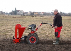 Sázeč brambor VARI SB-40